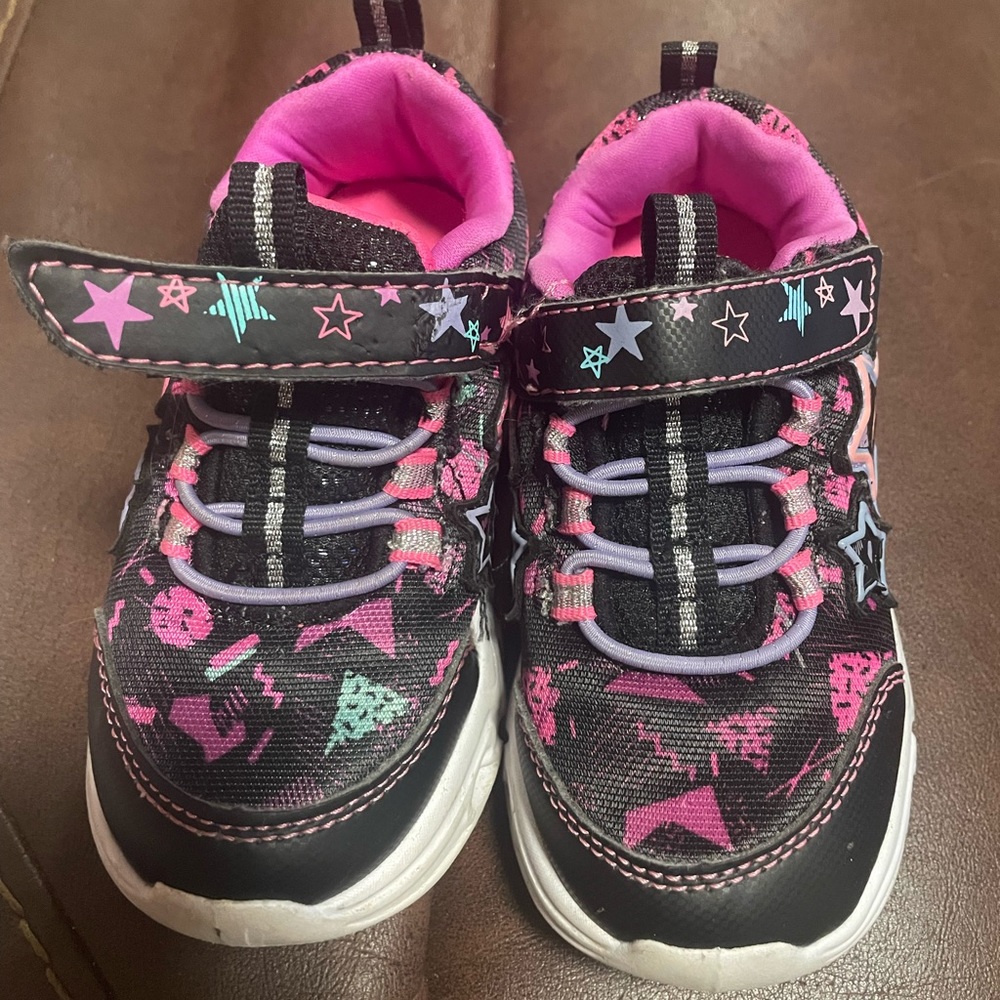 Sketchers light up size 8